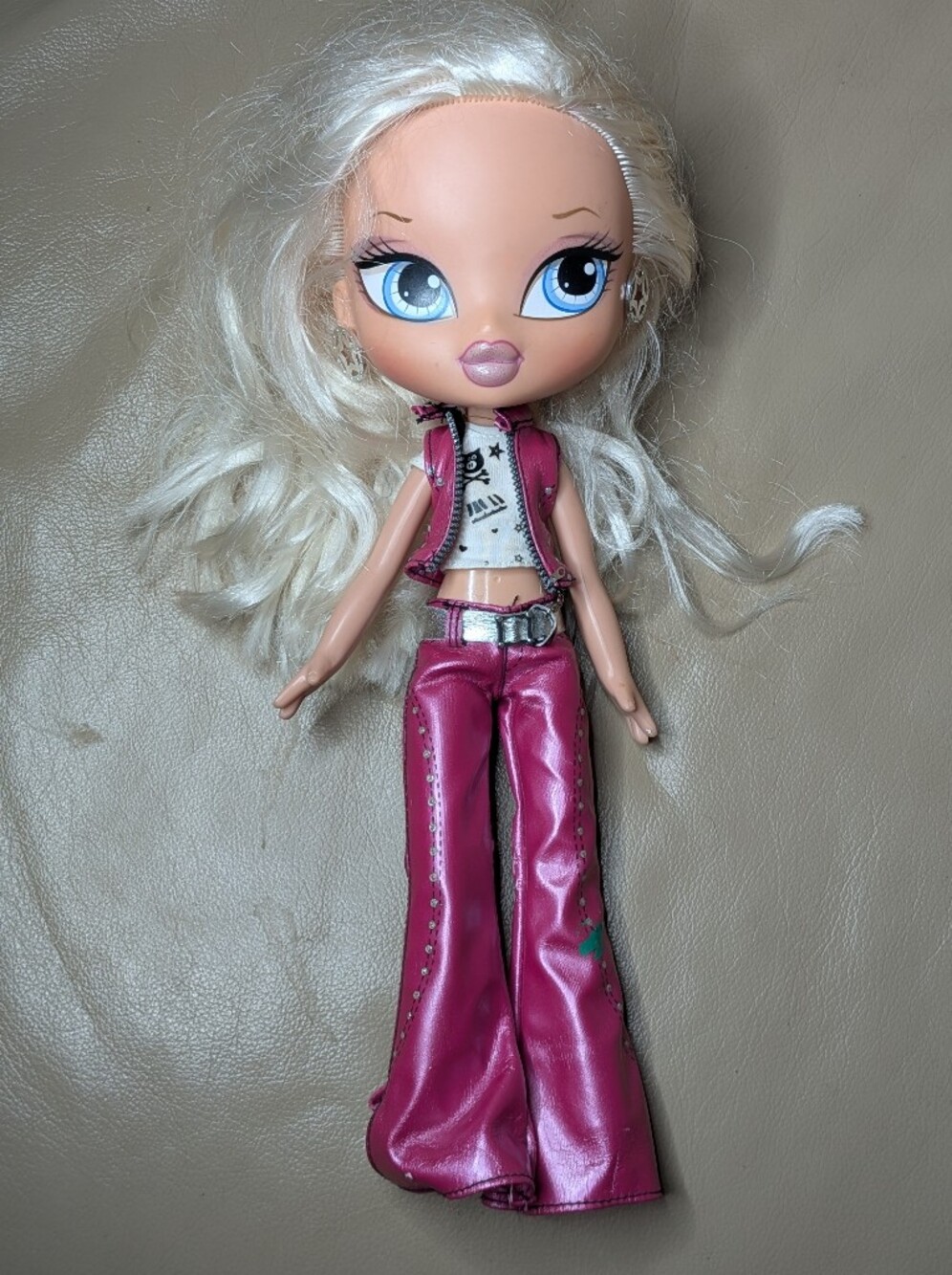 Vintage Bratz Kids Cloe Doll 14" Rock Star - Missing Feet.